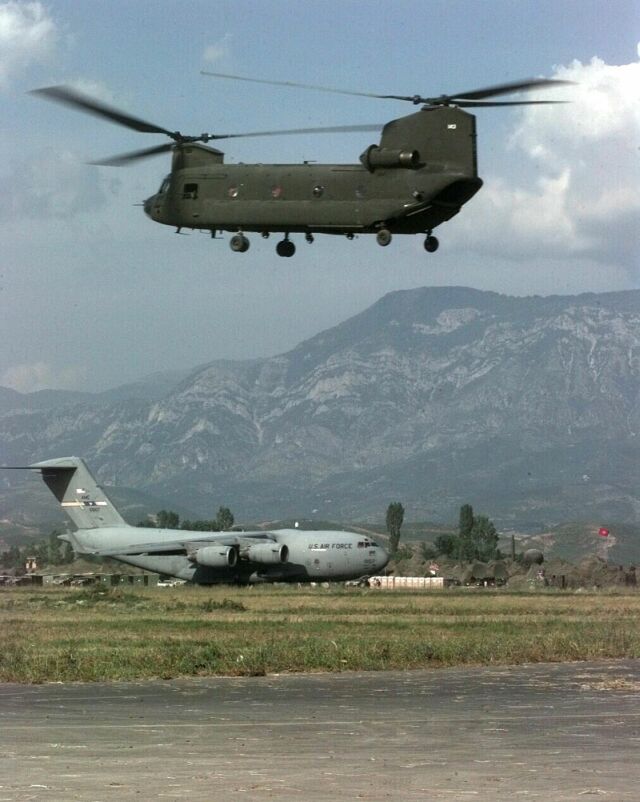 Image: CH-47 Chinook Helicopter